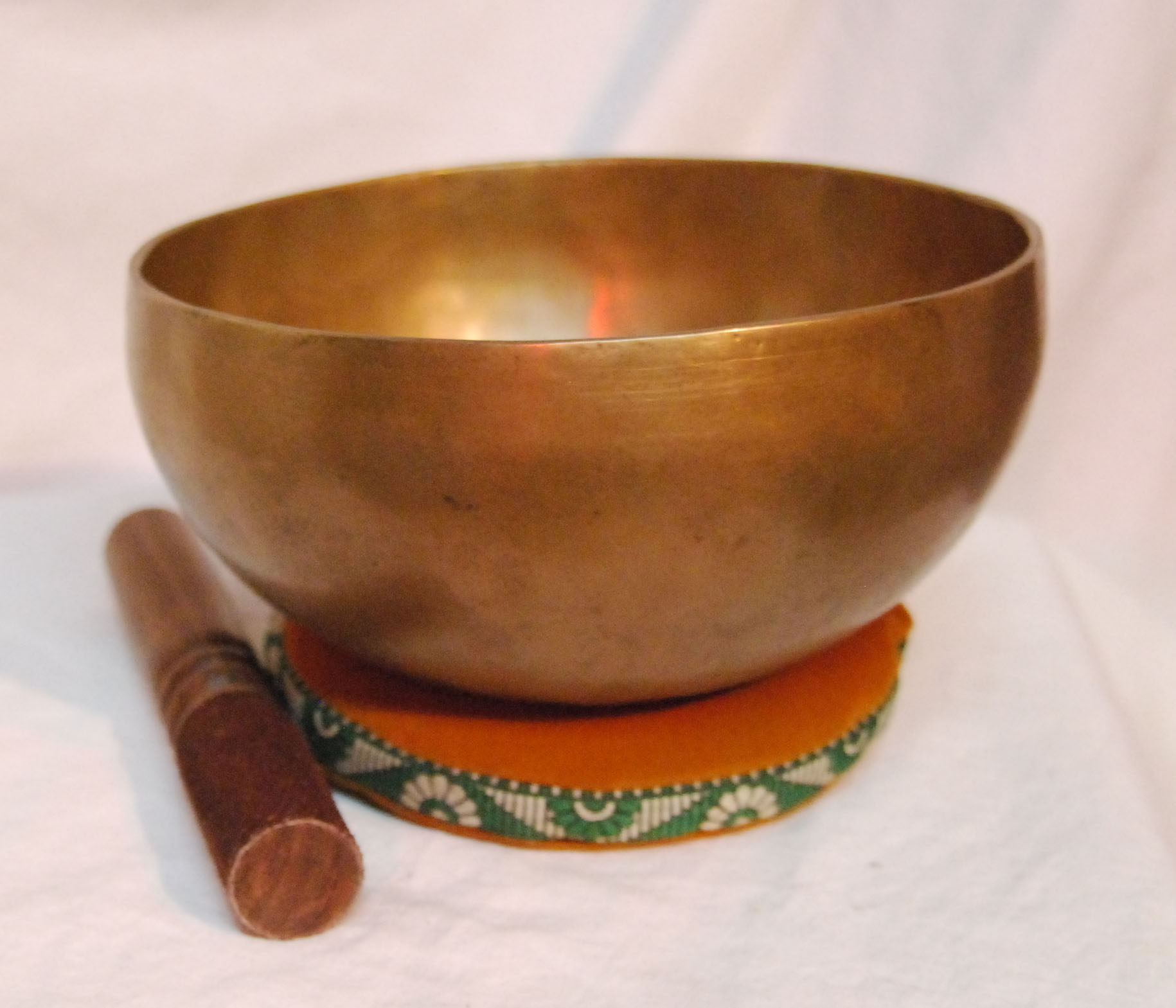 Large Healing F Heart Chakra Tibetan Singing Bowl 7.75